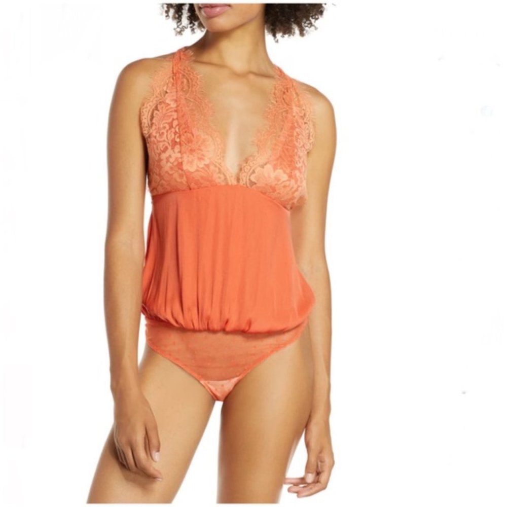 GORGEOUS New NWT Free people Bodysuit with a lace trim - Picture 2 of 9